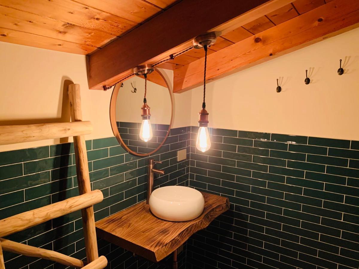 Charming Attic Apartment With Balcony & Swimming Pool Desenzano del Garda Esterno foto