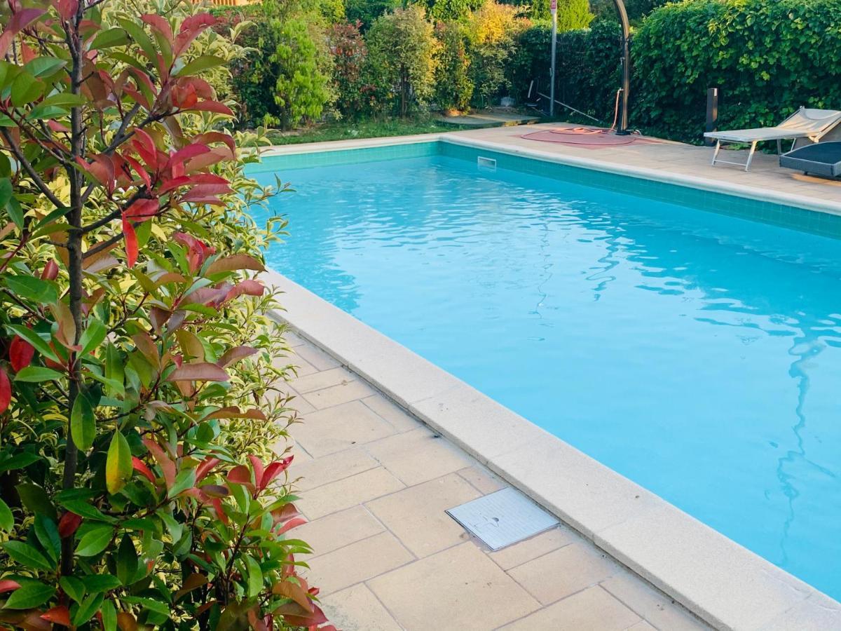 Charming Attic Apartment With Balcony & Swimming Pool Desenzano del Garda Esterno foto