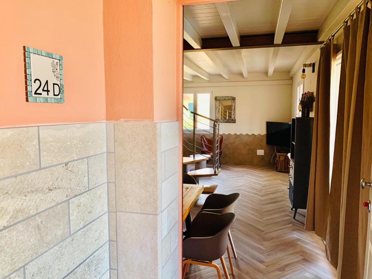 Charming Attic Apartment With Balcony & Swimming Pool Desenzano del Garda Esterno foto