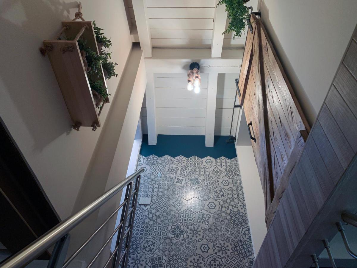 Charming Attic Apartment With Balcony & Swimming Pool Desenzano del Garda Esterno foto